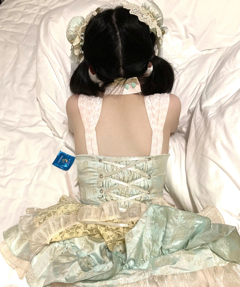 想要收藏这位猫屋少女的作品，那么这部合集绝对是你不容错过的宝藏！快来一探究竟吧！