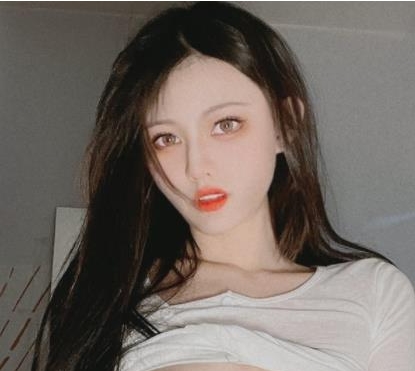 狐狸小妖LUCKYYCXYHLXY：推高颜值粉嫩身材大揭秘