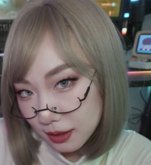 性感美女芝芝：褶皱脚丫脚秀，9.4G视频文件限时畅享