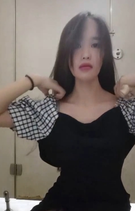 厕所战神雪儿粉15.6G合集：林柯彤的专业与才华