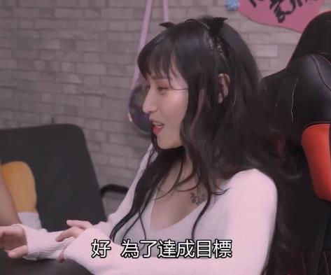 皇家华人《夜夜》合集18部作品，男主角多变角色服饰，公交车剧情全方位展示，下载观看享受厉害视听盛宴