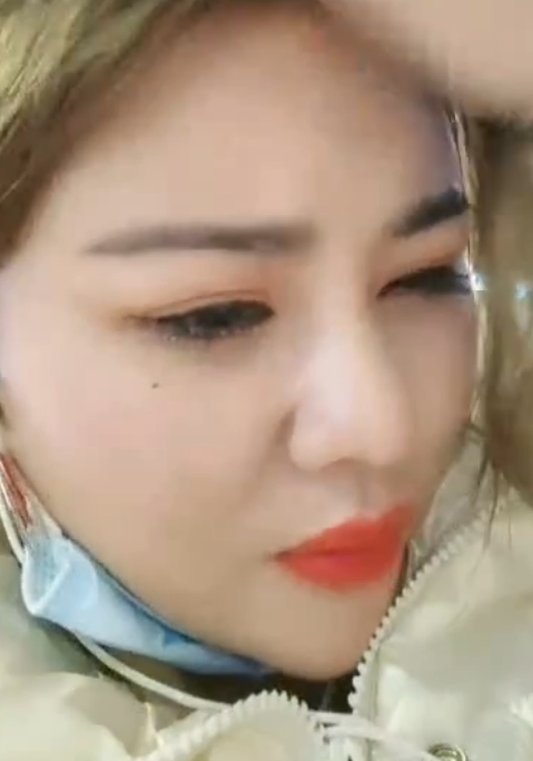 优质美女马诺主演，水花滴滴辣条有辣椒，文件大小2.40GB，户外大黑牛夹逼视频精彩推荐