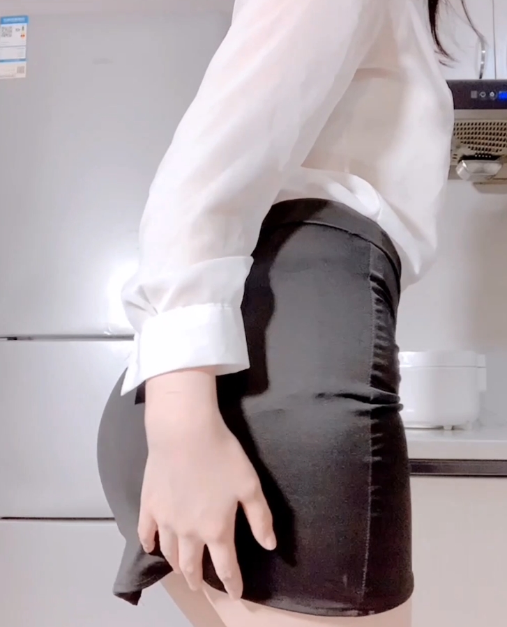 定是与飘零和月月酱有关的，可能只是一些大家感兴趣的其他视频。“飘零月月酱49.7g合集：542个视频，经典收藏，补百度ED2K，皮质绑带时期的回忆”