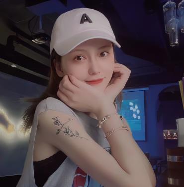 南航空姐刘大美自拍短视频资源火爆露脸下水道，解压软件解压教程