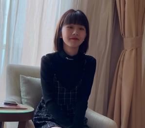 VenusbabeAI自拍视频4V3.2G，总时长45分钟，观看体验棒棒糖，粉丝热情不减