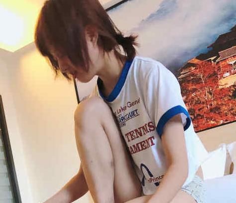 希妹私拍合集:美足女神20集震撼登场,总共9.5G超短裙与大长腿的视觉盛宴!