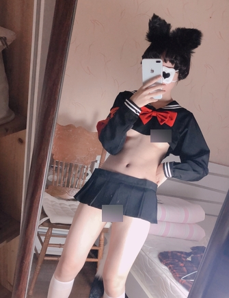 感受到小结巴的魅力和活力，一起为战胜疫情加油！赶紧来欣赏这份网红小结巴的自拍作品合集吧！