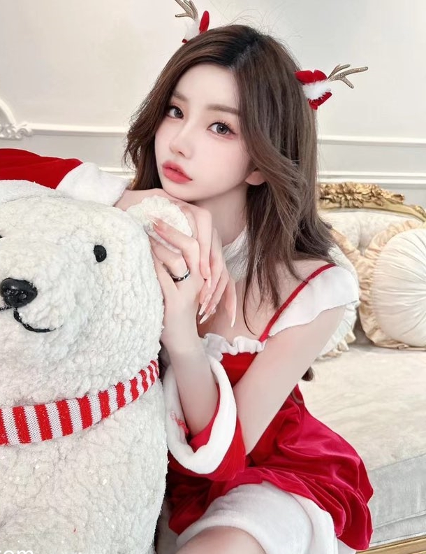 上海高颜值TS刘依依福利合集：56P图片+98V视频，解压链接下载！