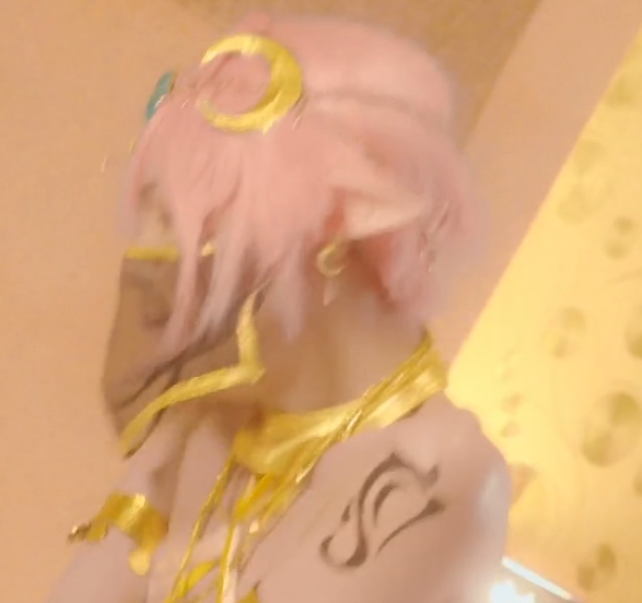 湾湾伪娘小靜COS米莉亞最新合集1V550M，秃顶眼镜嫖客玩弄，百度盘分享