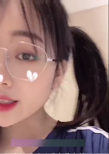 快手高颜值主播小熙露脸学生体C服合集1V66G，家里自拍