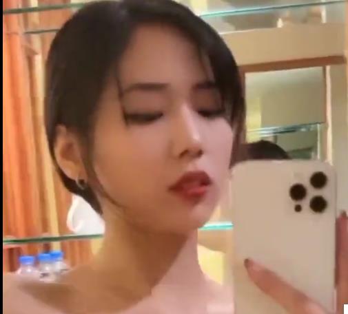 精选L管短视频天花板校花合集53V1.6G，颜值爆表自拍