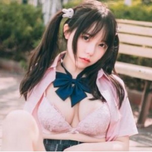 微博推网红六味帝皇酱最新合集12V4G，清纯可爱COS作品