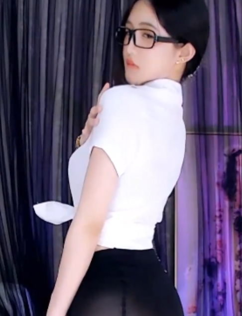 虎牙梦幻猫咪尺度资源合集172G多部含土豪包/热舞录播/新增1v叶丽仪身材有料