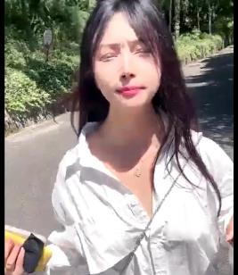 聂小冰户外探险视频4V5.1GS学姐公园自拍展现个性魅力与时尚搭配