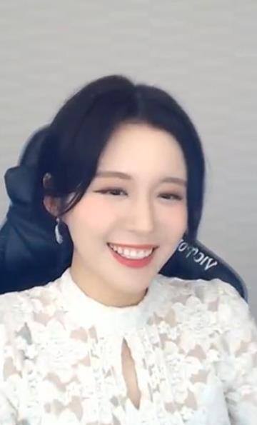 久妖精东麻瓜豆豆11月合集85部3.7G疯狂玩法