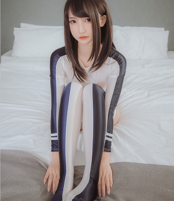 神楽坂真冬竞泳作品合集150P853MB湿身诱惑