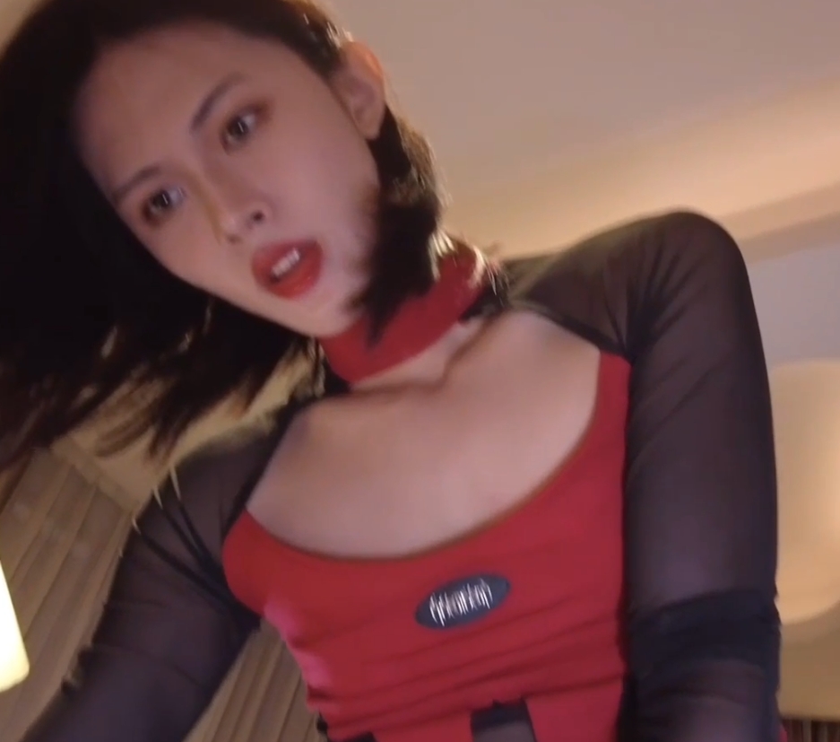 伪娘是桃子吖推特泳装约会1V744M太火辣