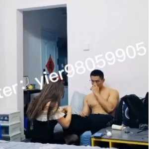 小伊搭讪体育生合集10V1G推特伪娘猎奇