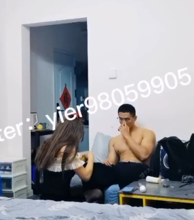 小伊搭讪体育生合集10V1G推特伪娘猎奇