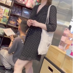 推特KFC白肤少女逛街私拍集18部344MB太养眼了