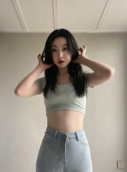 热舞定制六金141部16.5G推特超诱人