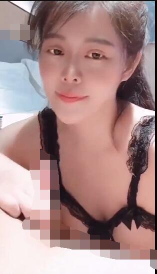 高颜值美眉的吃鸡小能量送爱她的品味爱味道