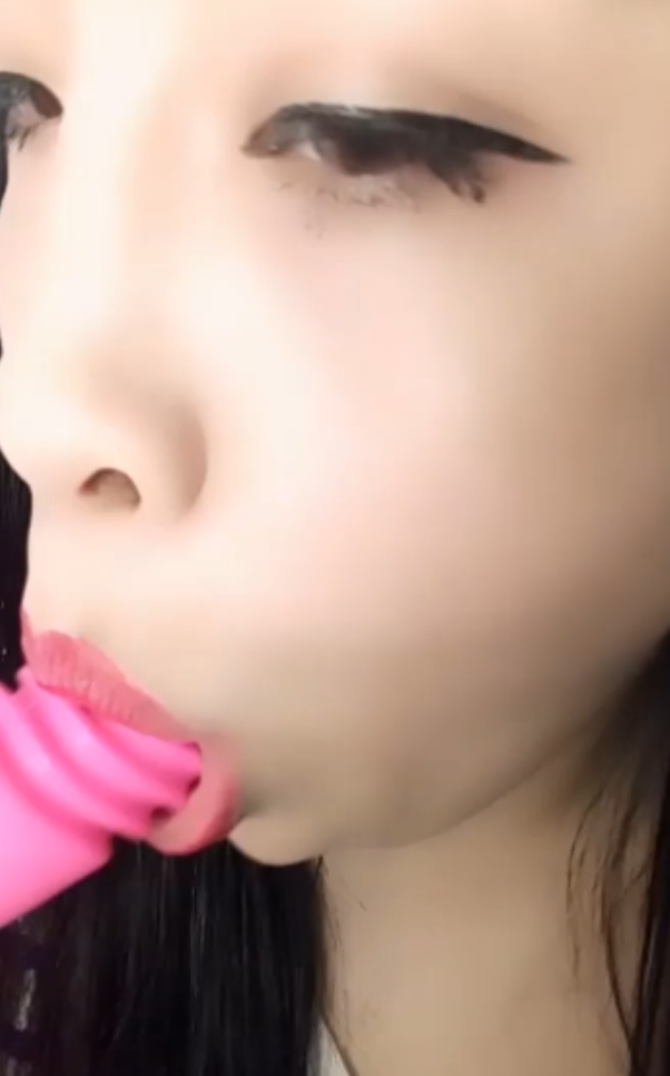 直播平台服装店老板娘沉沦实拍1V446M真妩媚