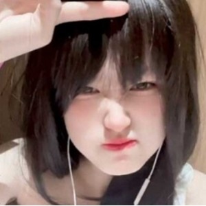 小雪比心陪玩反差视频合集23部9.8G太会扭了